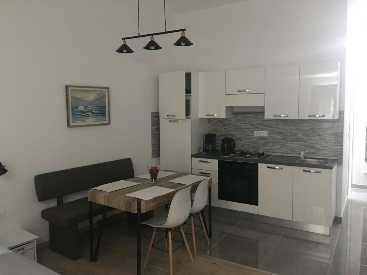 Studio Apartman Dado Leilighet Bale Eksteriør bilde